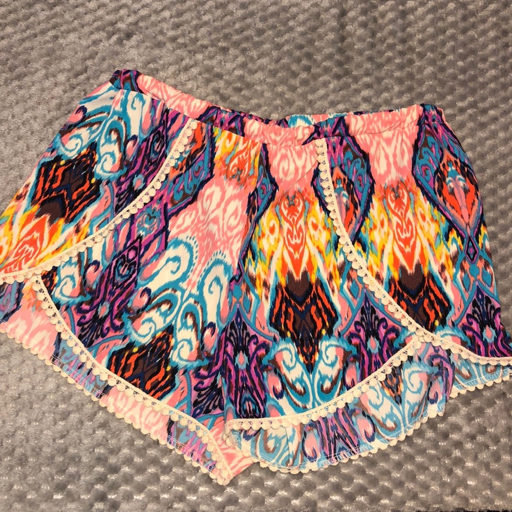 Colorful shorts with lace trim